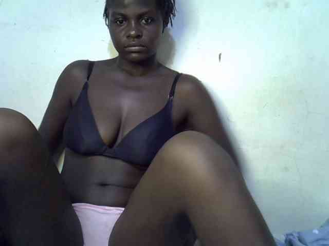 African-qeen1