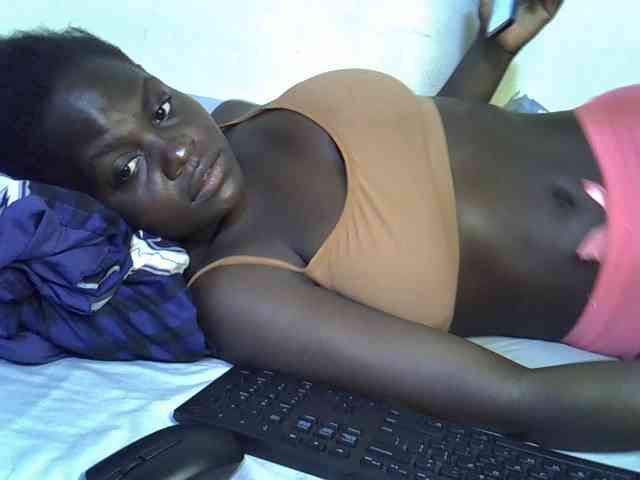African-qeen1