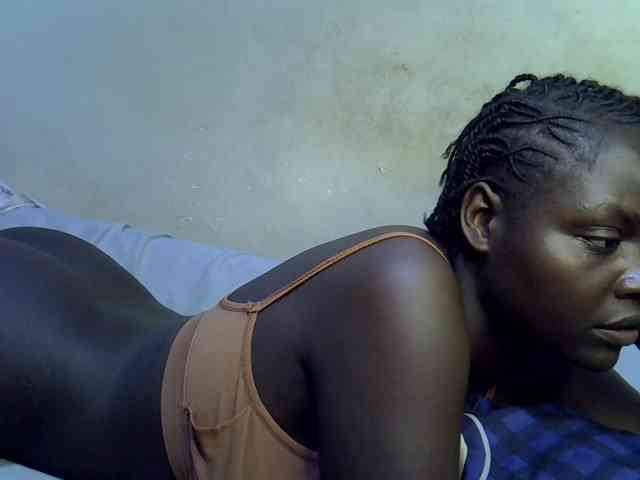 African-qeen1