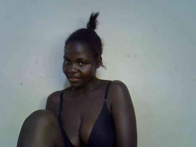 African-qeen1