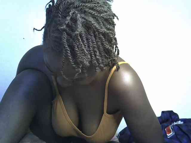 African-qeen1 live female cam on bongacams