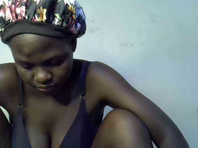 African-qeen1