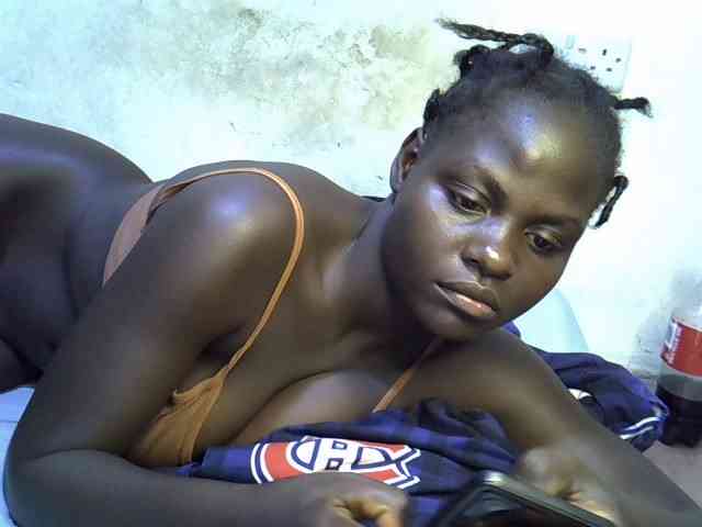 African-qeen1