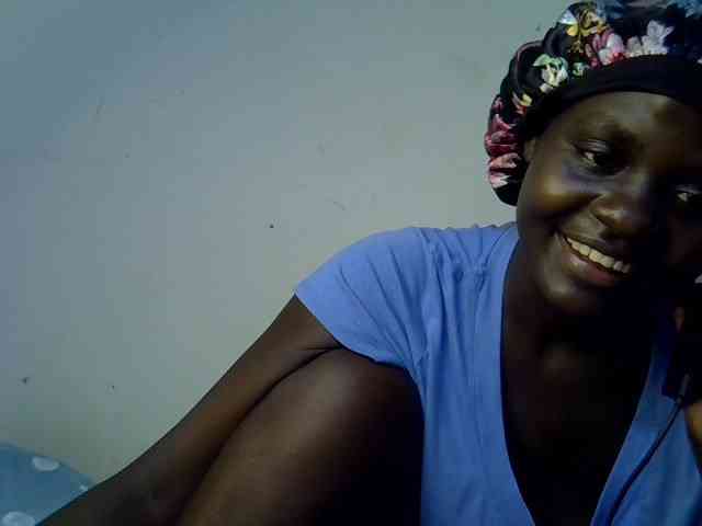 African-qeen1