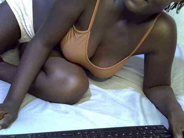 African-qeen1