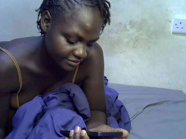 African-qeen1