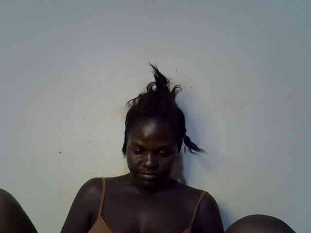 African-qeen1