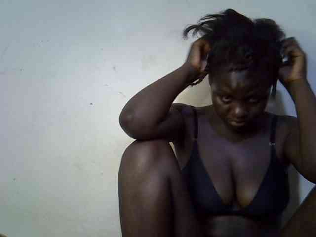 African-qeen1