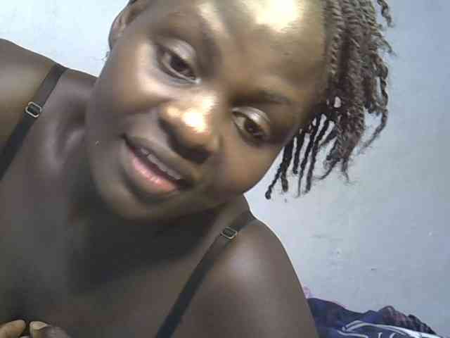 African-qeen1
