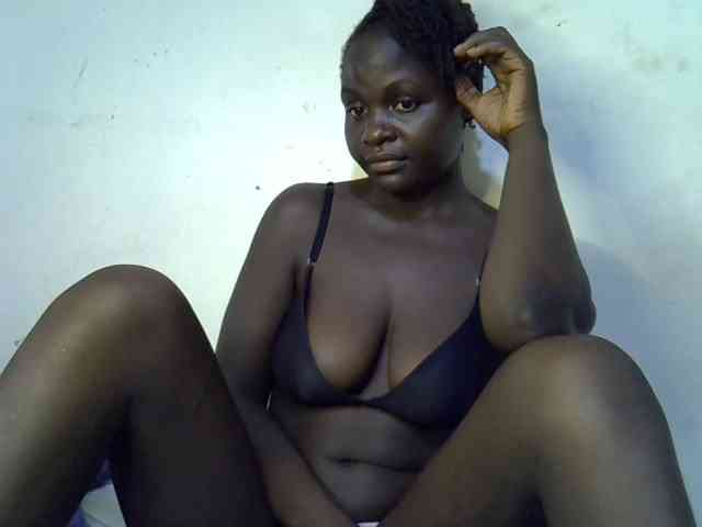 African-qeen1