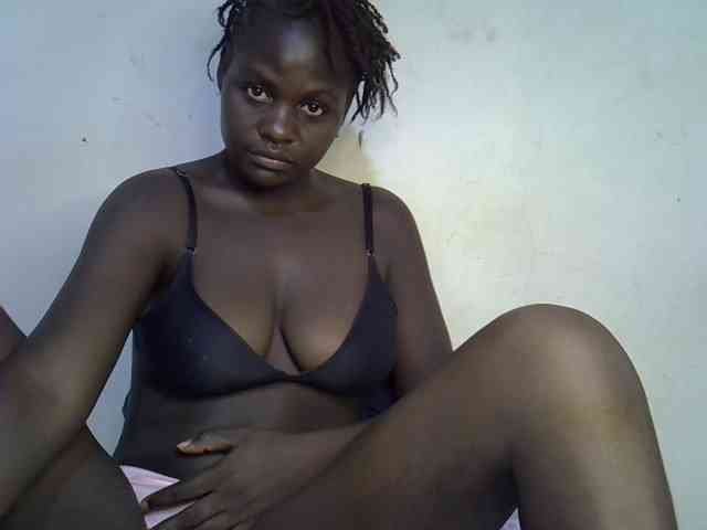 African-qeen1