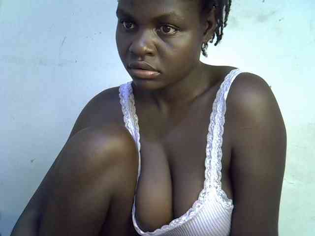 African-qeen1