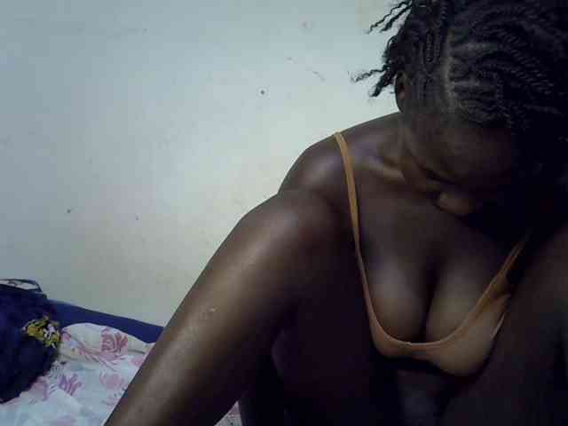 African-qeen1