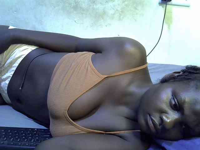 African-qeen1