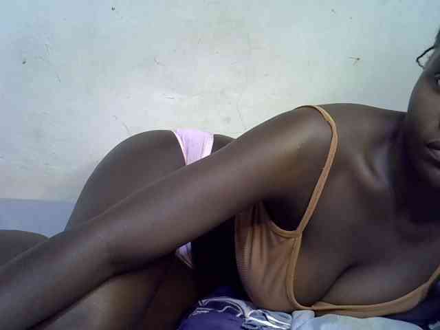 African-qeen1