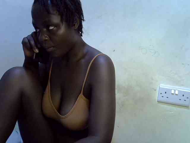 African-qeen1