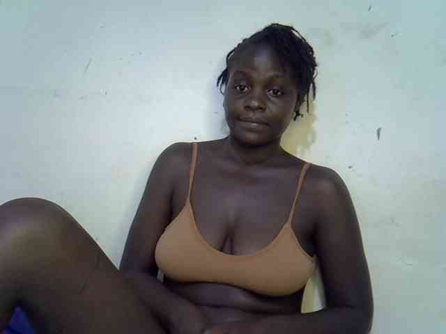 African-qeen1