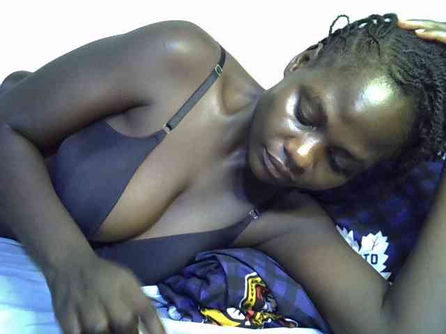 African-qeen1