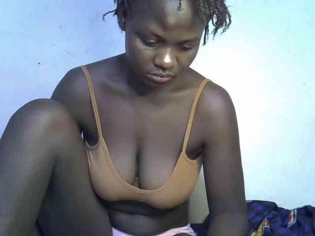 African-qeen1