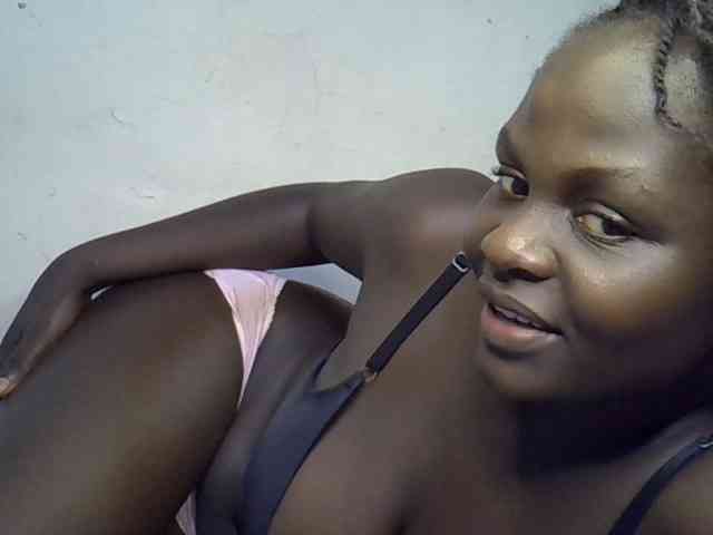 African-qeen1