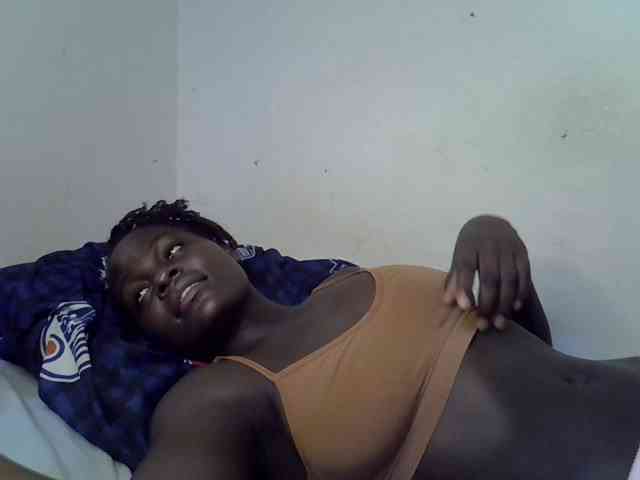 African-qeen1