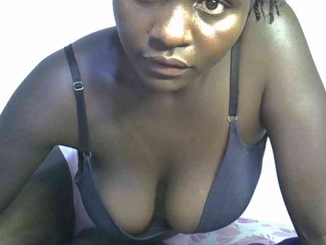 African-qeen1