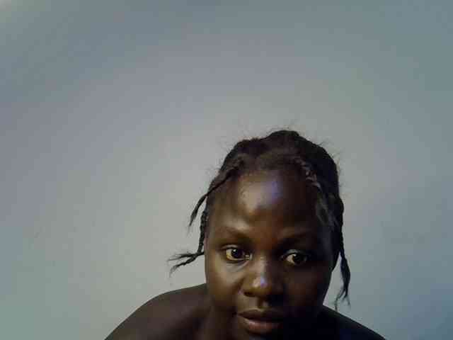 African-qeen1