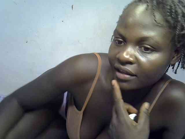 African-qeen1