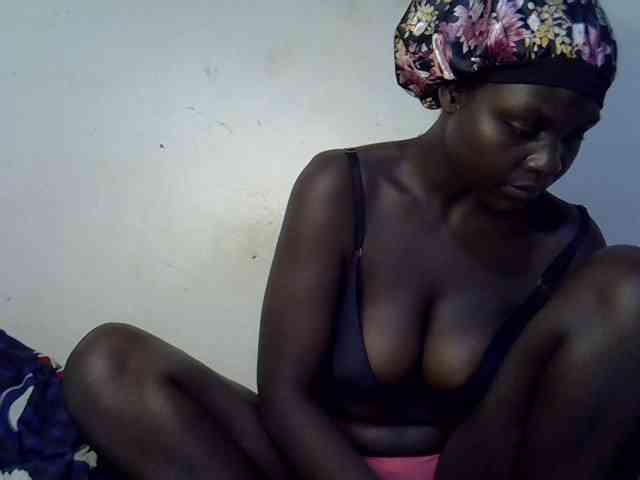 African-qeen1
