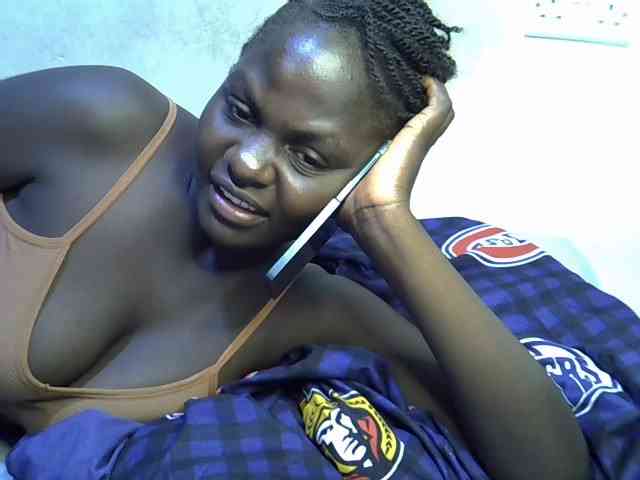 African-qeen1