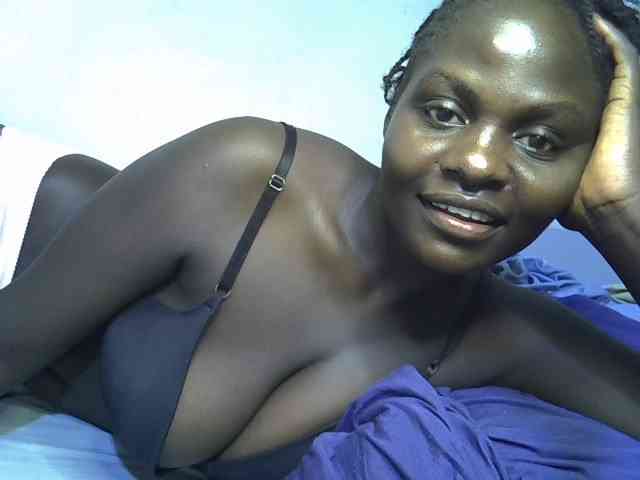 African-qeen1