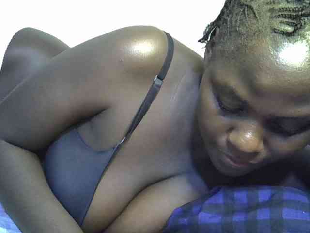 African-qeen1