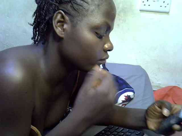 African-qeen1