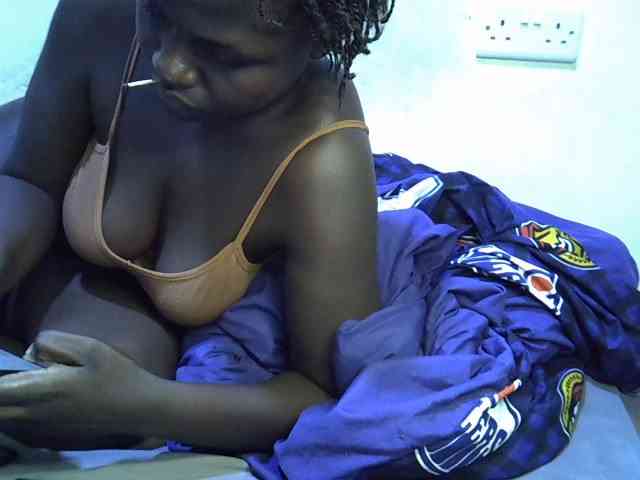 African-qeen1