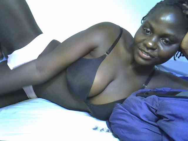 African-qeen1