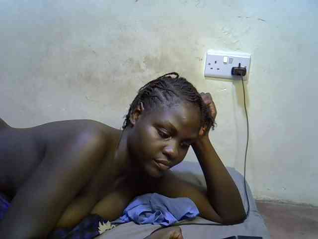 African-qeen1