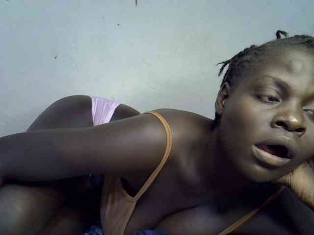 African-qeen1