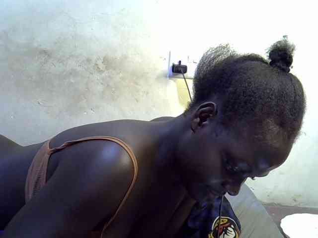 African-qeen1