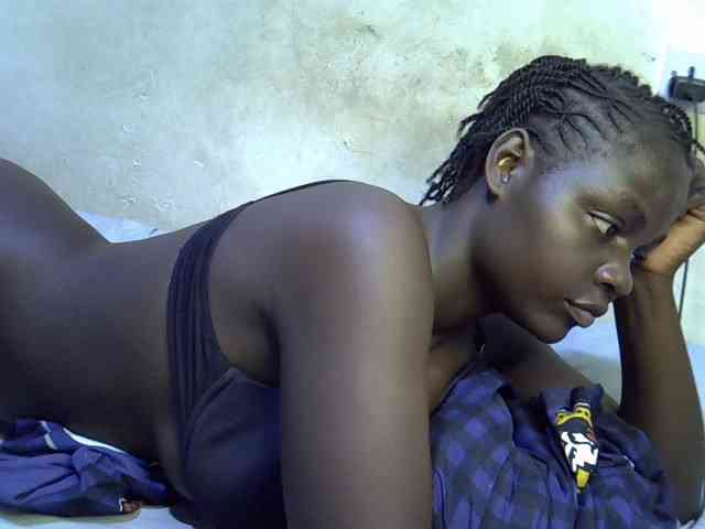 African-qeen1