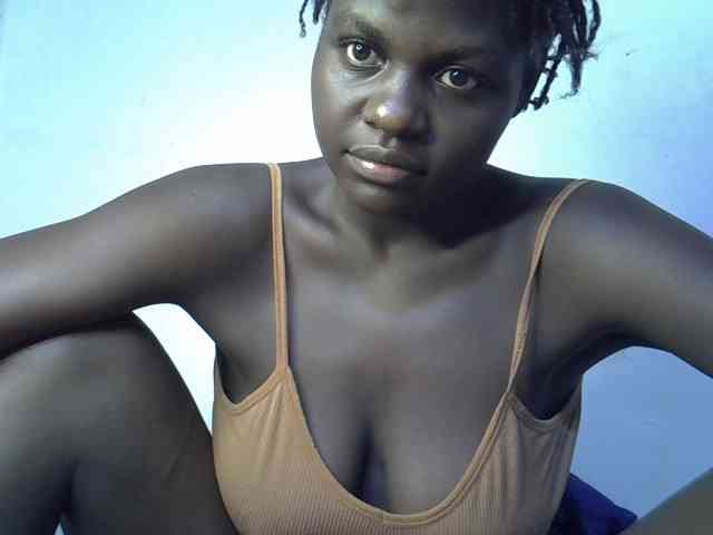 African-qeen1