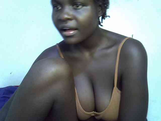 African-qeen1