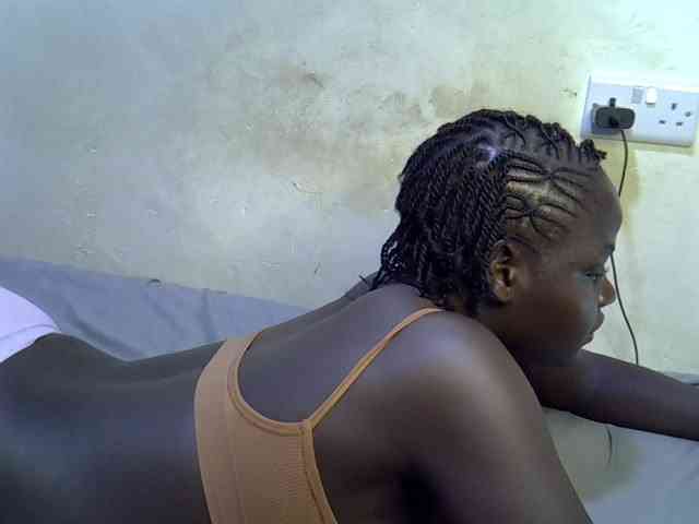 African-qeen1