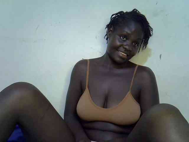 African-qeen1