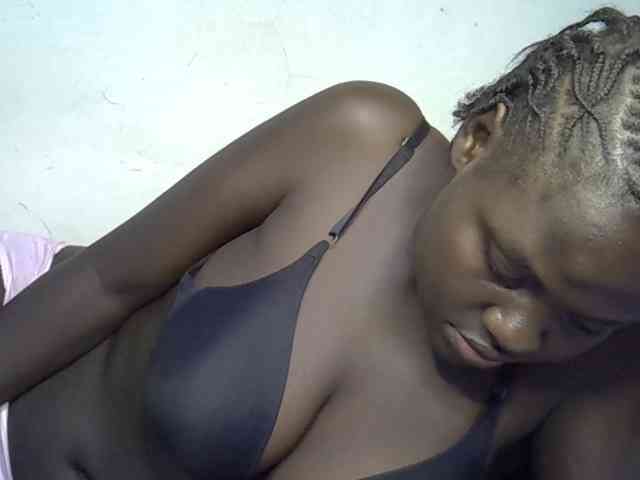 African-qeen1