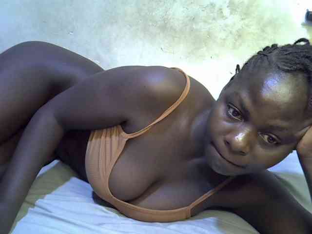 African-qeen1
