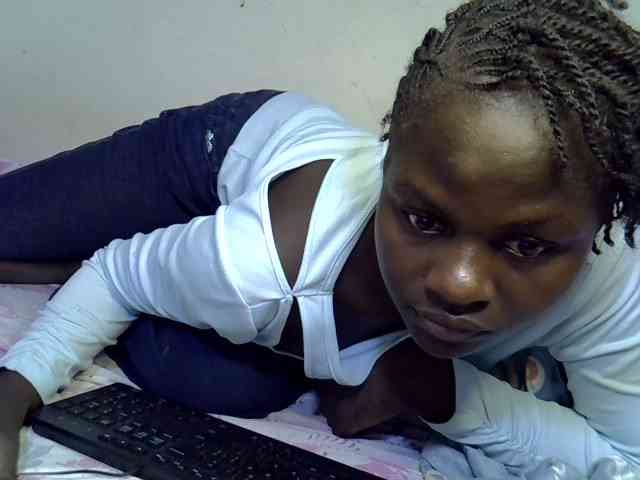 African-qeen1