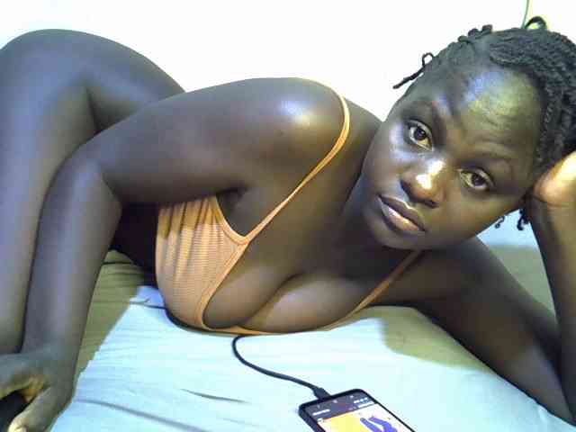 African-qeen1