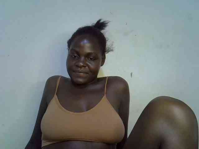 African-qeen1