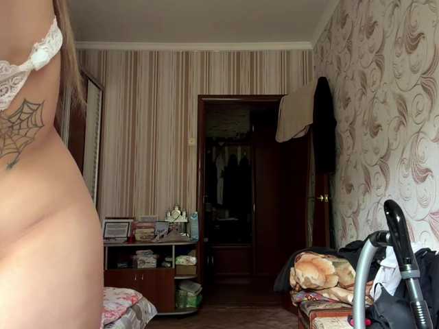 MichaGlish live cam preview