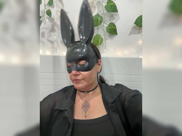 queen885104 live cam preview